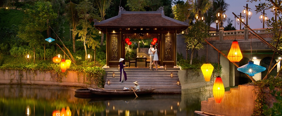 DESTINATION DINING