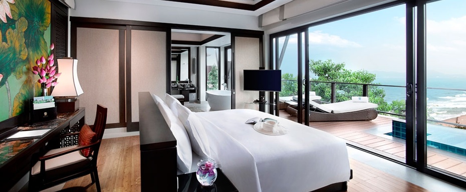 THREE-BEDROOM SEAVIEW HILL POOL VILLA