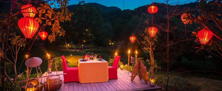 DESTINATION DINING