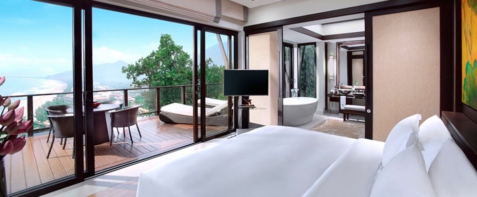 THREE-BEDROOM SEAVIEW HILL POOL VILLA